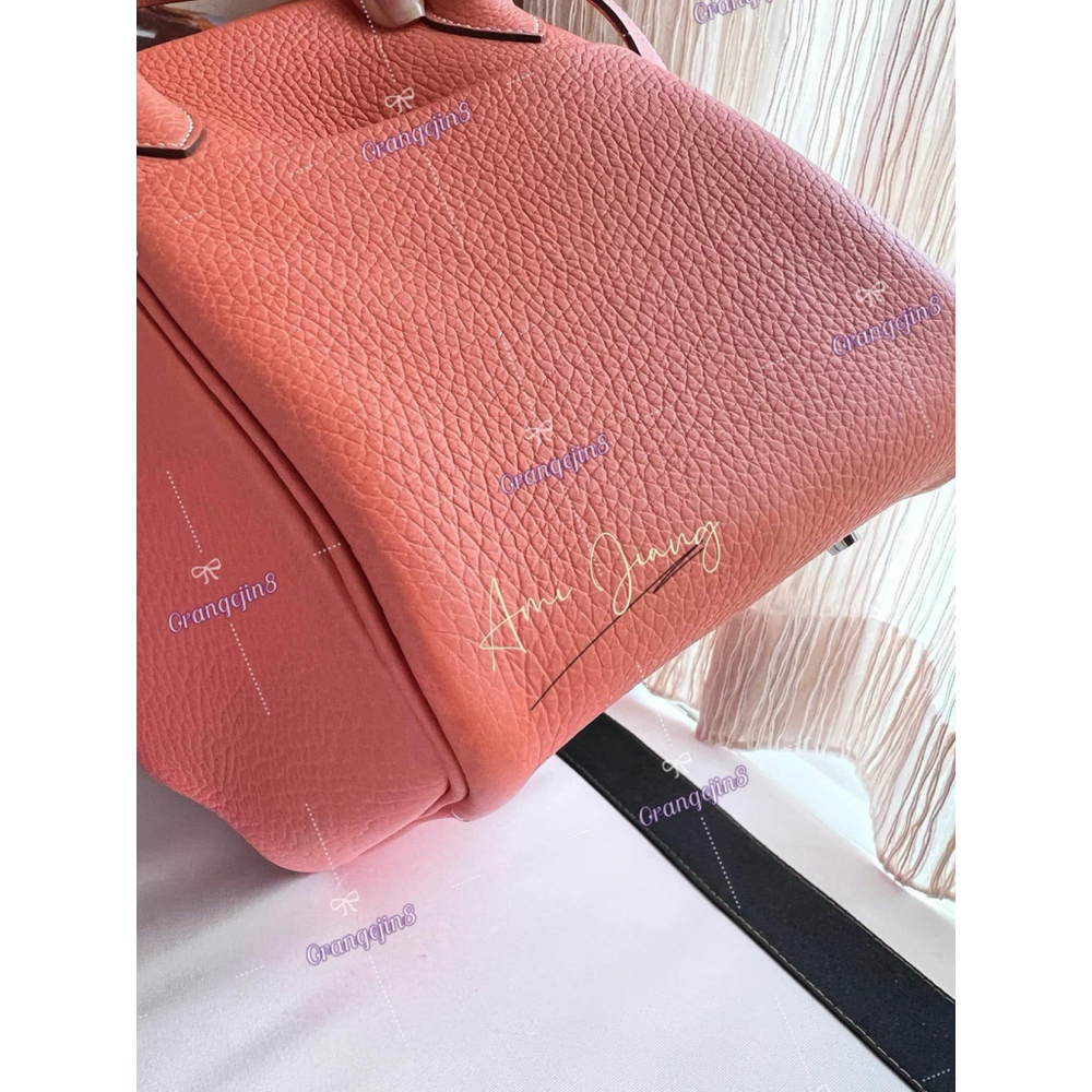 HERMES Lindy 34 Shoulder Bag Taurillon Clemence Crevette Palladium hardware - Picture 16 of 16